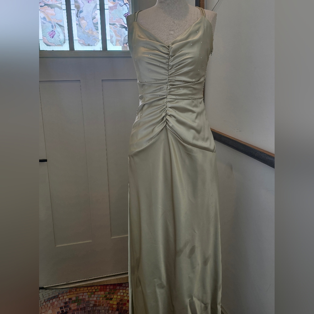 Jessica McClintock Green Ruched Sweetheart Prom Gown With Cross Back